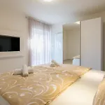 Abros Lejlighed