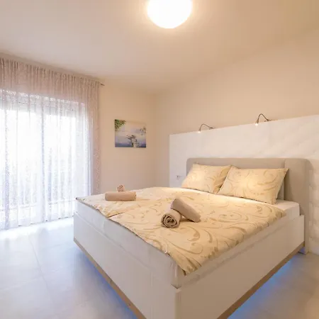 Apartament Abros *